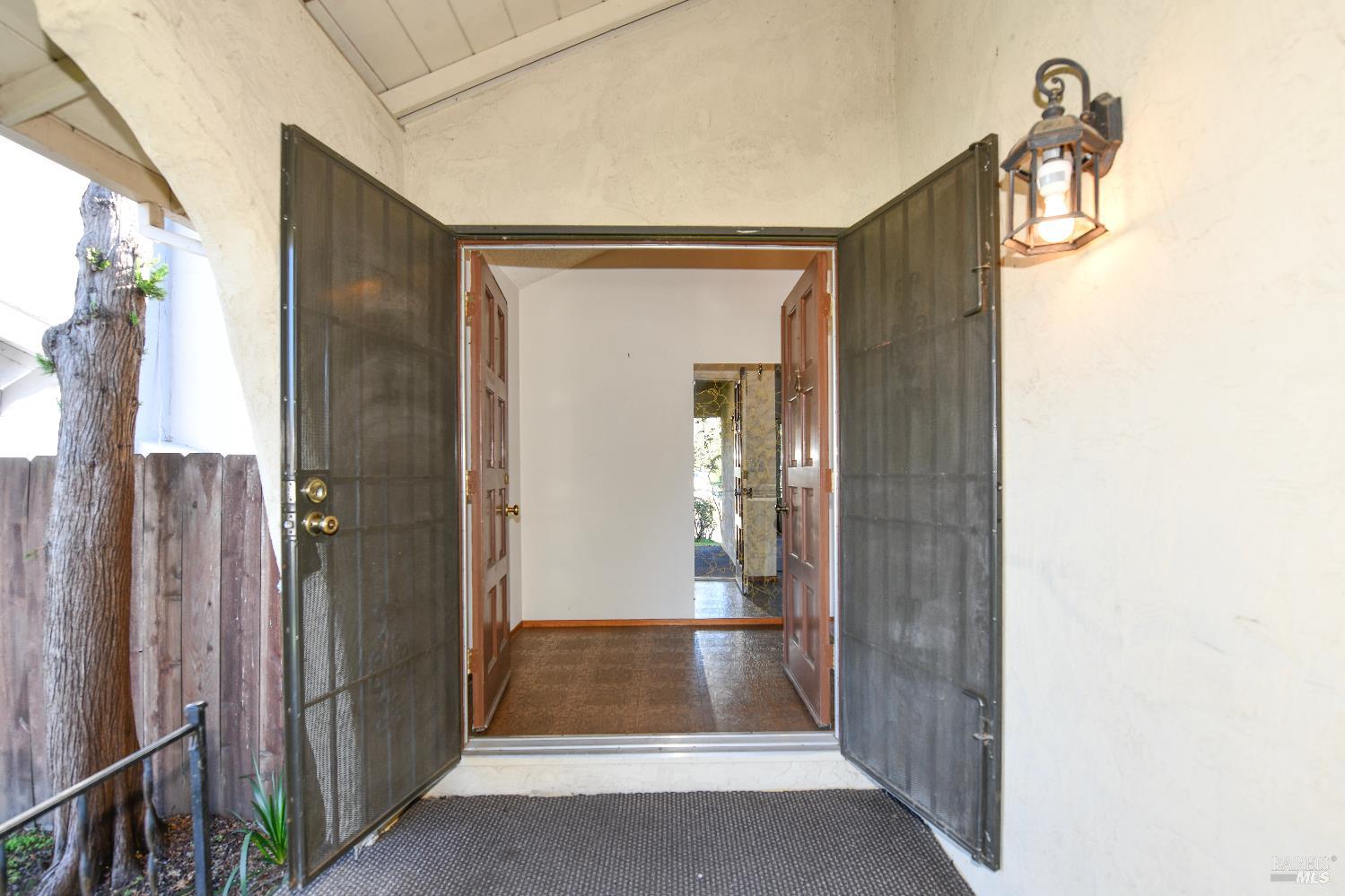 Detail Gallery Image 4 of 33 For 1803 Monarch Dr, Napa,  CA 94558 - 4 Beds | 2 Baths