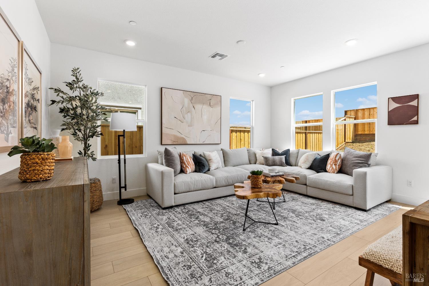 Detail Gallery Image 2 of 15 For 161 Ericson St, American Canyon,  CA 94503 - 4 Beds | 2/1 Baths