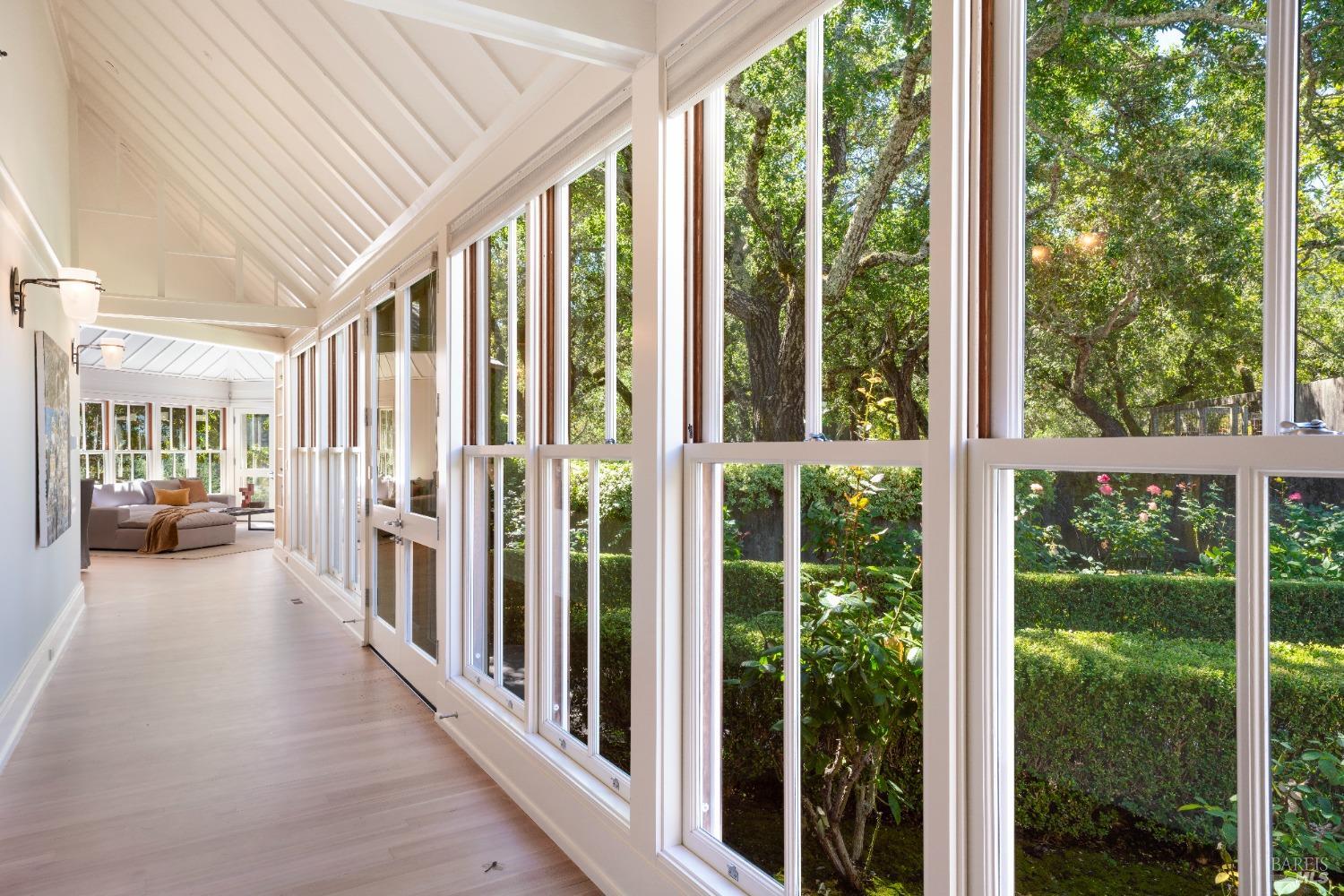 Detail Gallery Image 15 of 62 For 775 White Oak Dr, Santa Rosa,  CA 95409 - 5 Beds | 5/3 Baths