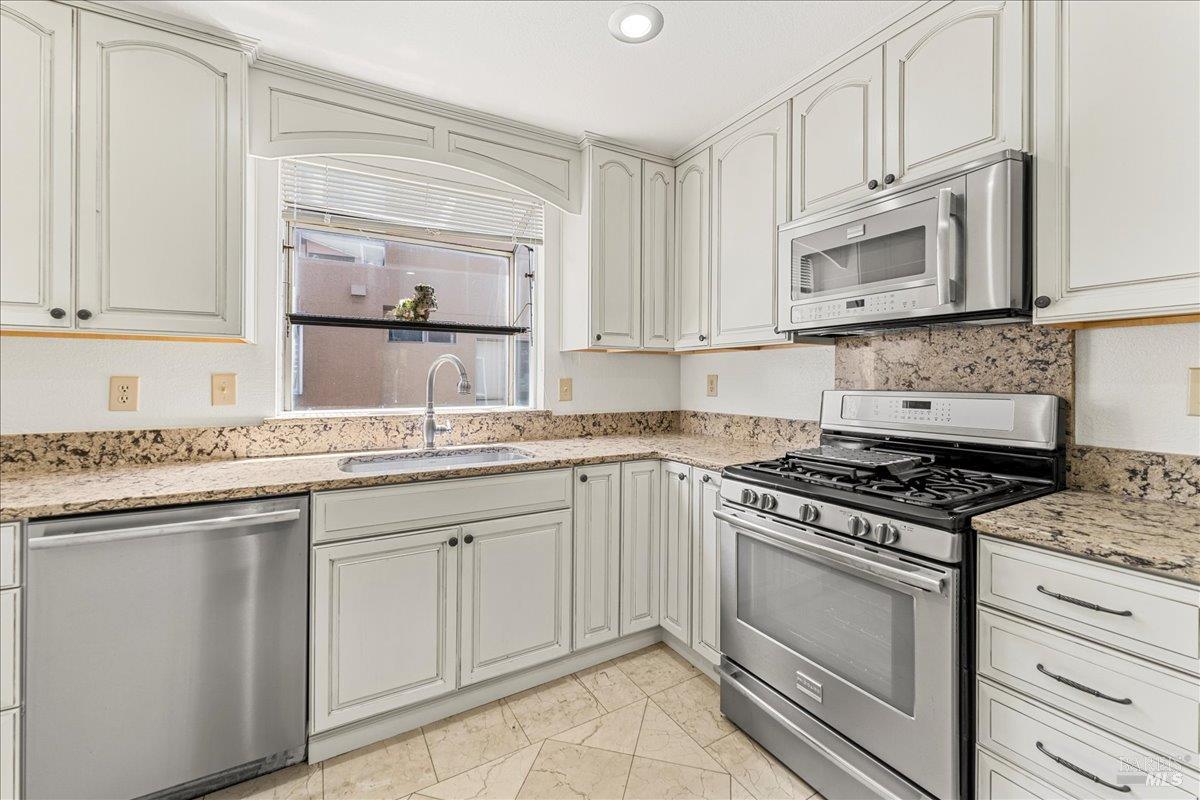 Detail Gallery Image 13 of 36 For 2121 Vale Rd #31,  San Pablo,  CA 94806 - 3 Beds | 3 Baths