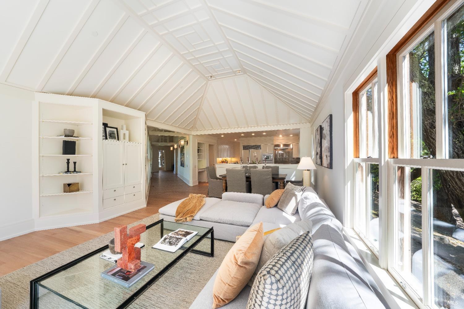 Detail Gallery Image 14 of 62 For 775 White Oak Dr, Santa Rosa,  CA 95409 - 5 Beds | 5/3 Baths