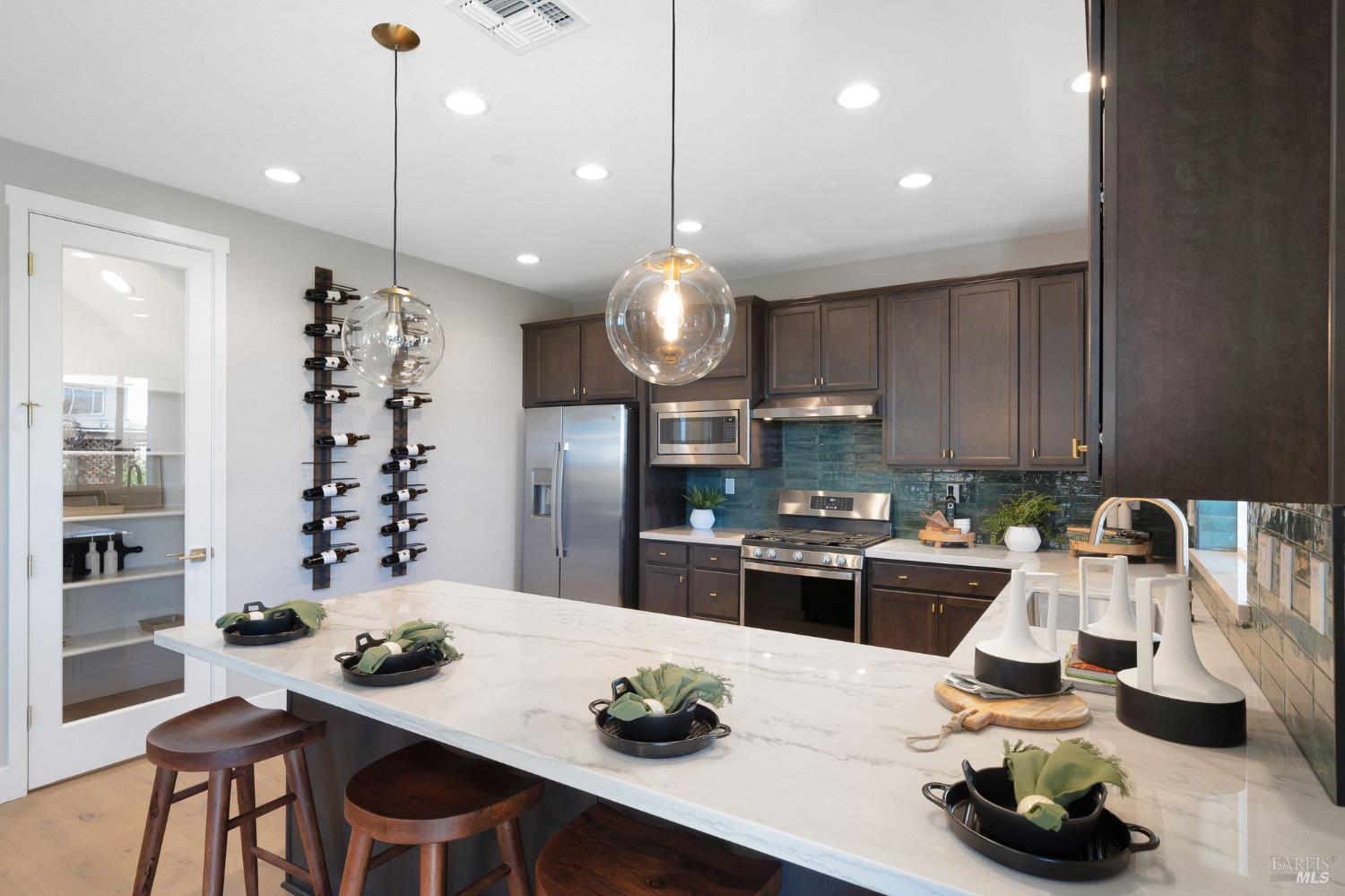 Detail Gallery Image 10 of 39 For 521 Eagle Cir, Oakley,  CA 94561 - 4 Beds | 3 Baths