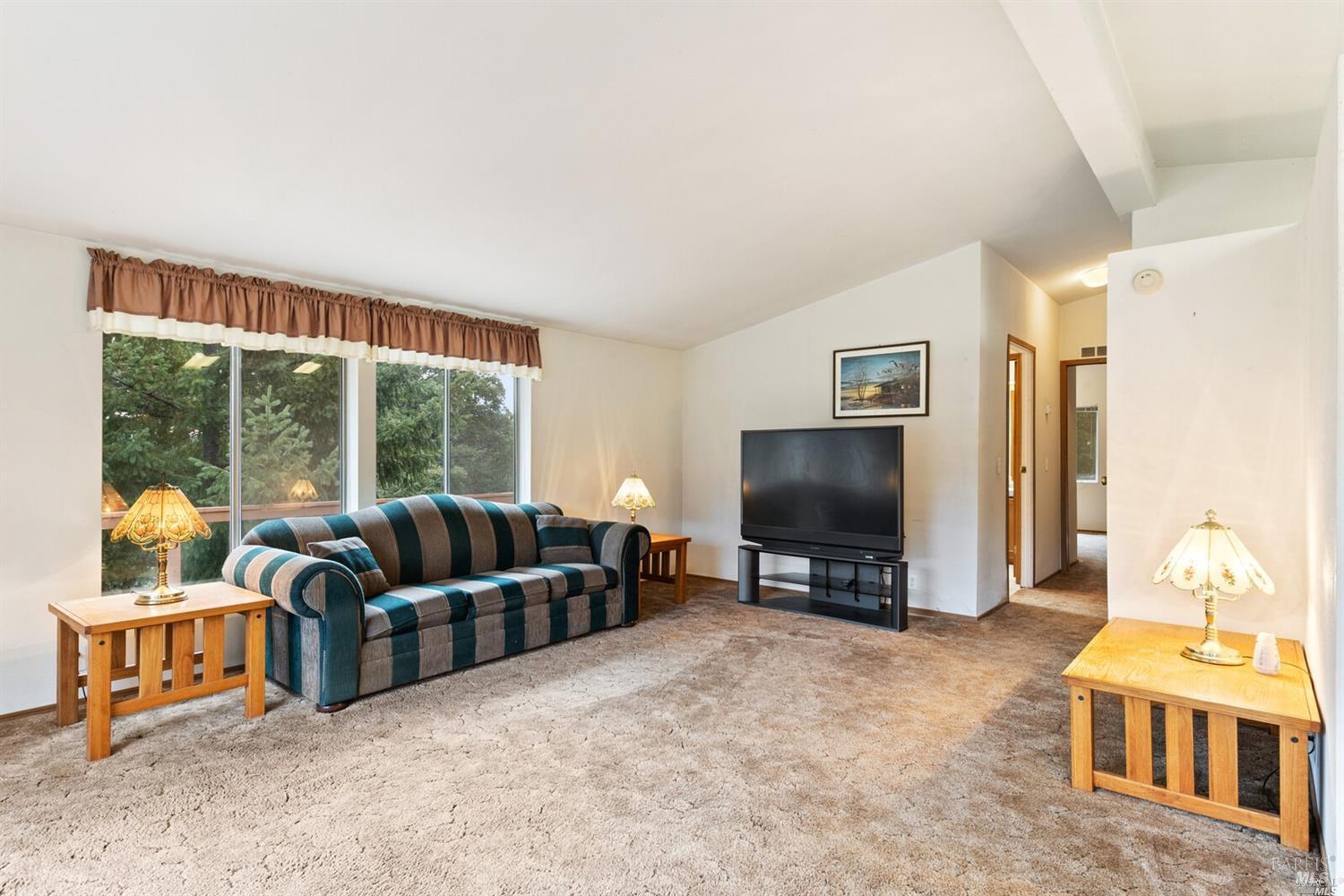 Detail Gallery Image 5 of 30 For 1500 Deer Trail Dr, Laytonville,  CA 95454 - 2 Beds | 2 Baths