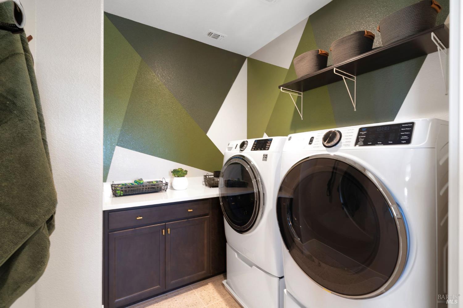 Detail Gallery Image 38 of 39 For 521 Eagle Cir, Oakley,  CA 94561 - 4 Beds | 3 Baths