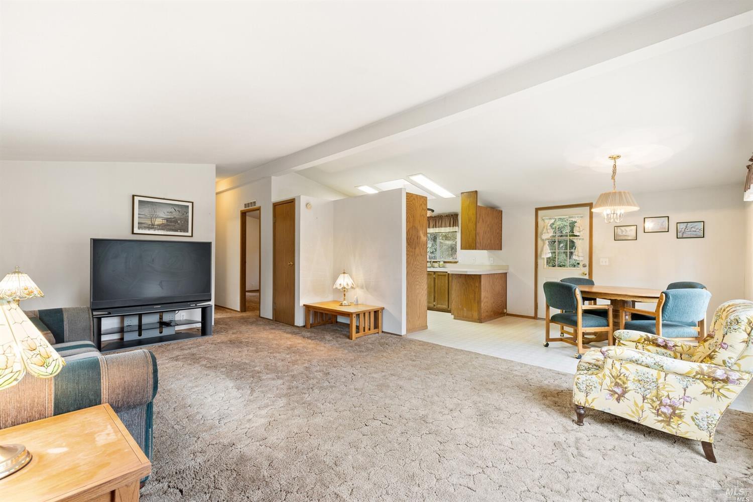 Detail Gallery Image 6 of 30 For 1500 Deer Trail Dr, Laytonville,  CA 95454 - 2 Beds | 2 Baths