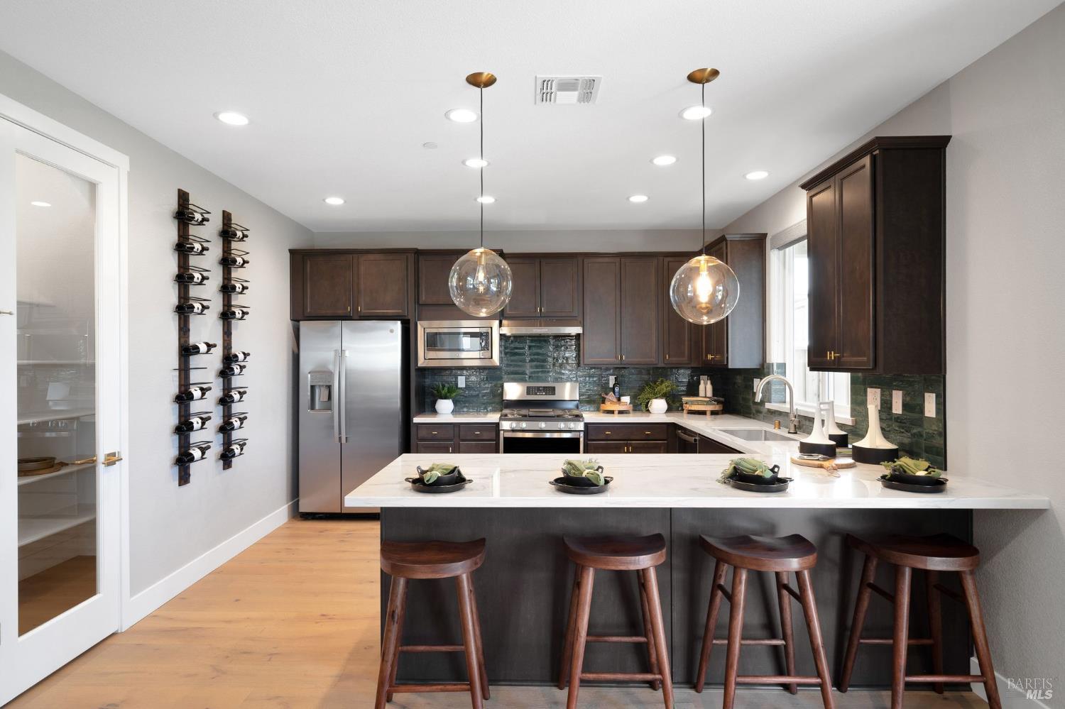 Detail Gallery Image 7 of 39 For 521 Eagle Cir, Oakley,  CA 94561 - 4 Beds | 3 Baths