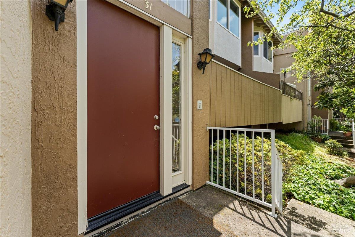 Detail Gallery Image 2 of 36 For 2121 Vale Rd #31,  San Pablo,  CA 94806 - 3 Beds | 3 Baths