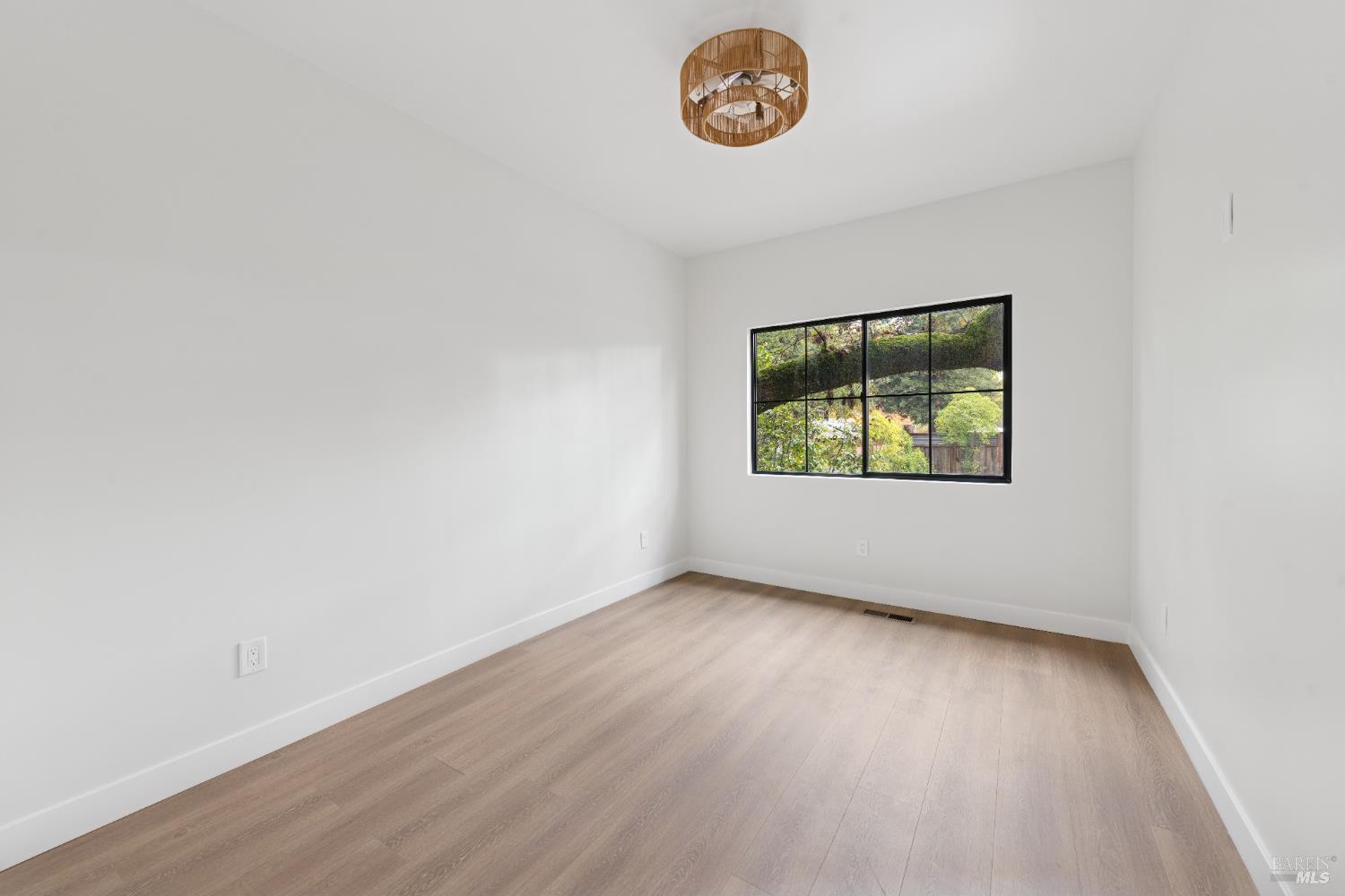 Detail Gallery Image 13 of 22 For 735 Hunt Ave, Saint Helena,  CA 94574 - 3 Beds | 2 Baths