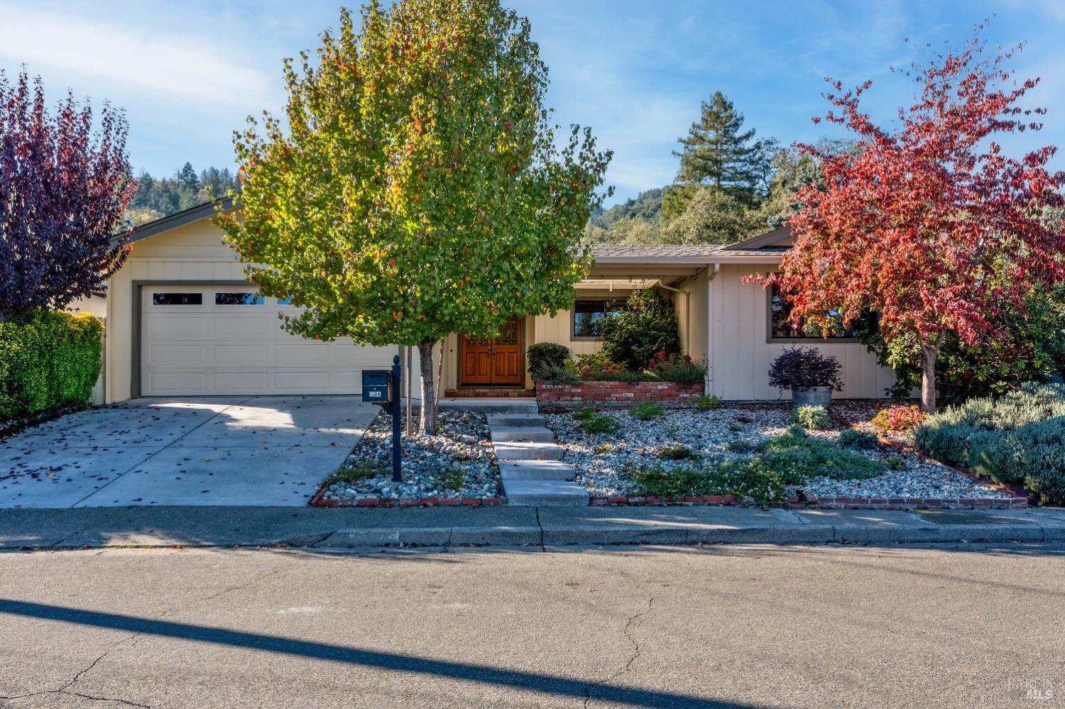Detail Gallery Image 2 of 22 For 534 Nokomis Dr, Ukiah,  CA 95482 - 3 Beds | 2 Baths