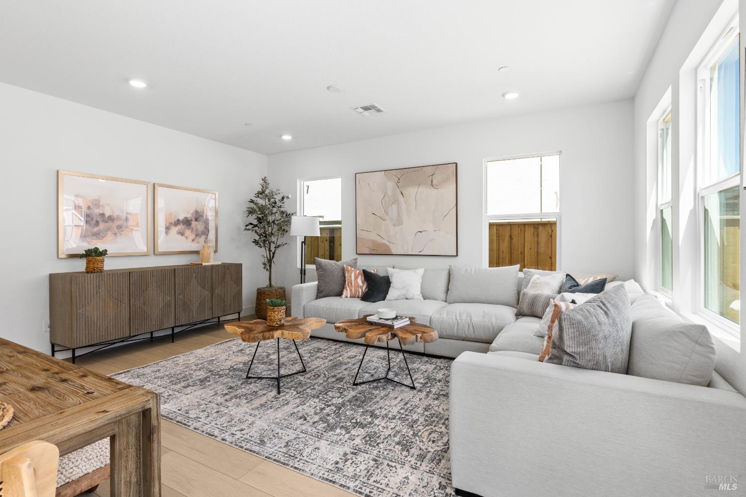 Detail Gallery Image 3 of 15 For 161 Ericson St, American Canyon,  CA 94503 - 4 Beds | 2/1 Baths