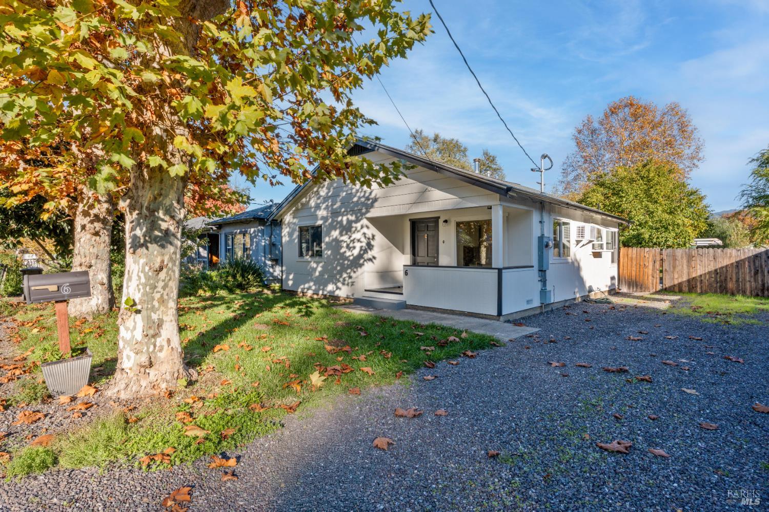 Detail Gallery Image 3 of 28 For 6 Lorraine St, Ukiah,  CA 95482 - 2 Beds | 1 Baths