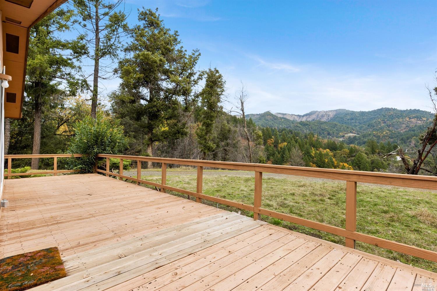 Detail Gallery Image 3 of 30 For 1500 Deer Trail Dr, Laytonville,  CA 95454 - 2 Beds | 2 Baths