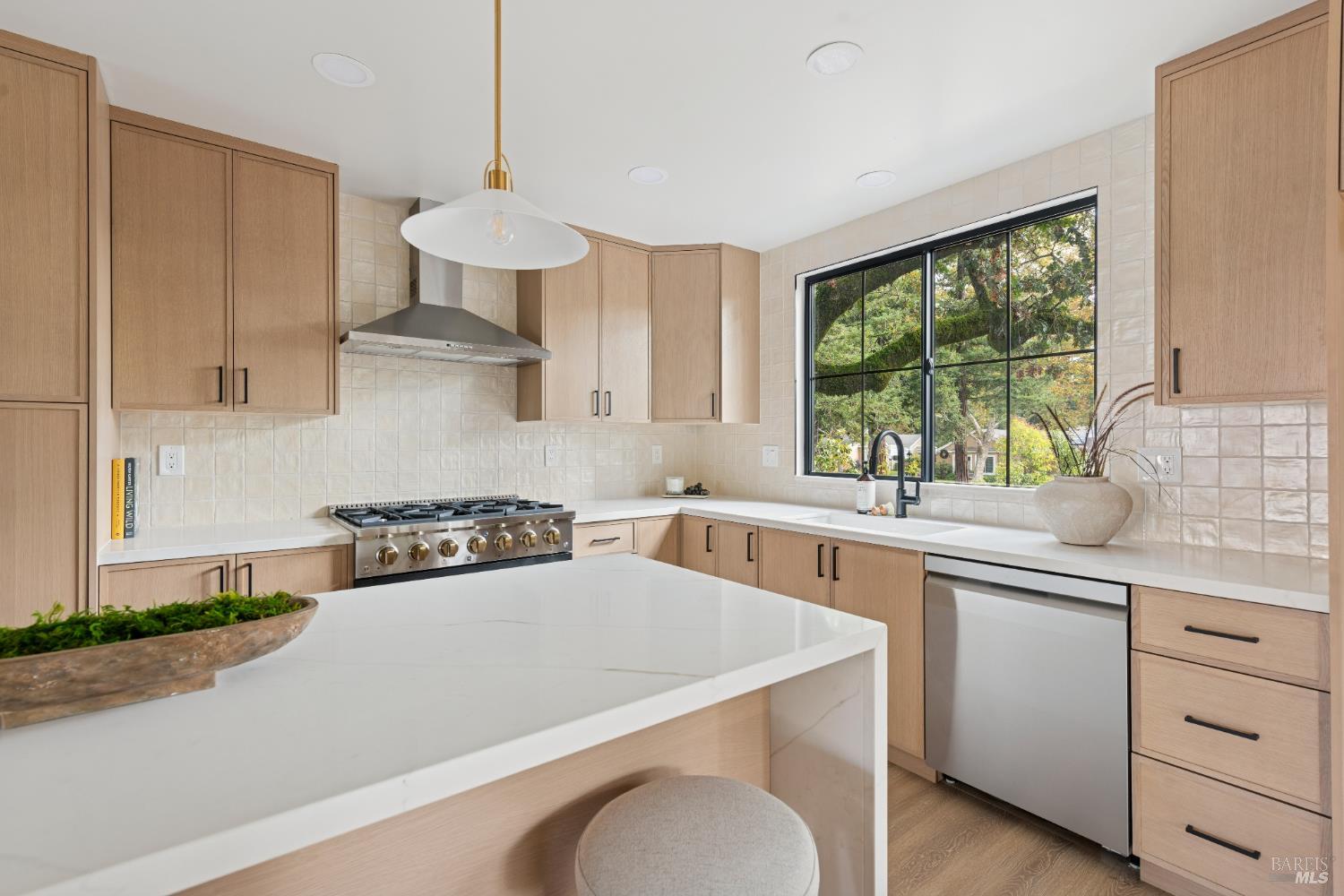 Detail Gallery Image 10 of 22 For 735 Hunt Ave, Saint Helena,  CA 94574 - 3 Beds | 2 Baths