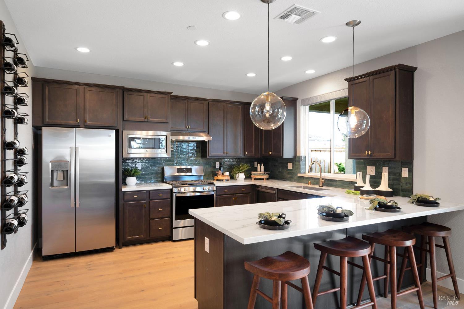 Detail Gallery Image 8 of 39 For 521 Eagle Cir, Oakley,  CA 94561 - 4 Beds | 3 Baths