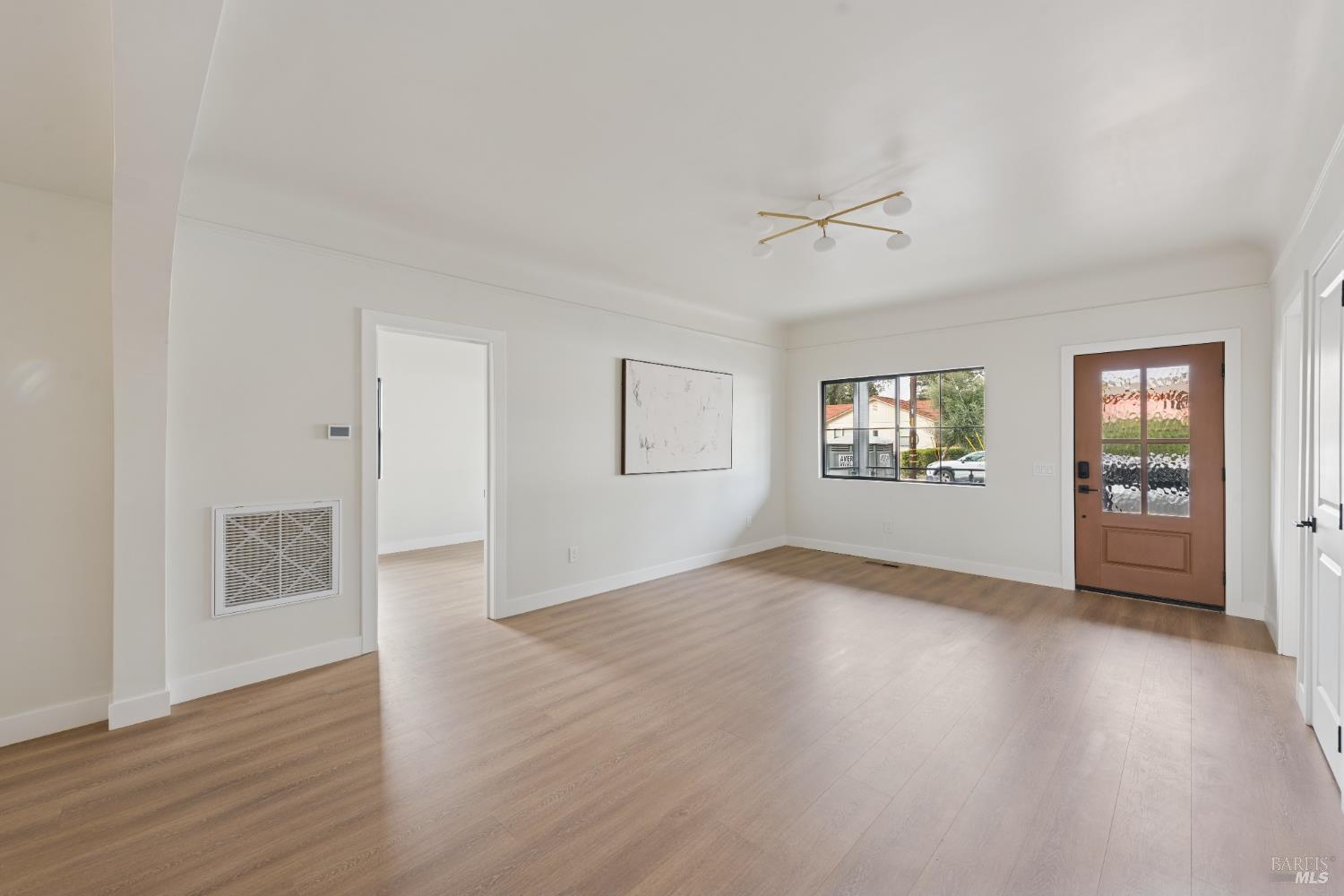 Detail Gallery Image 4 of 22 For 735 Hunt Ave, Saint Helena,  CA 94574 - 3 Beds | 2 Baths