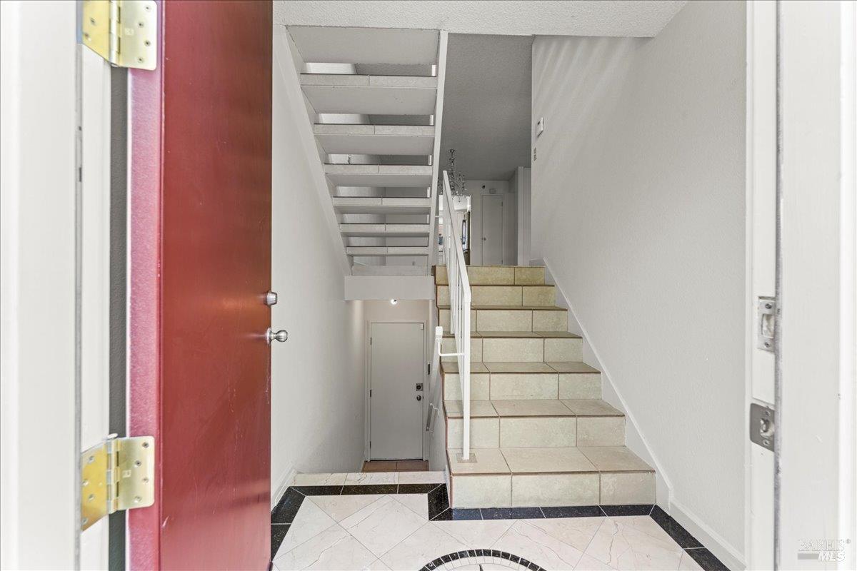 Detail Gallery Image 3 of 36 For 2121 Vale Rd #31,  San Pablo,  CA 94806 - 3 Beds | 3 Baths