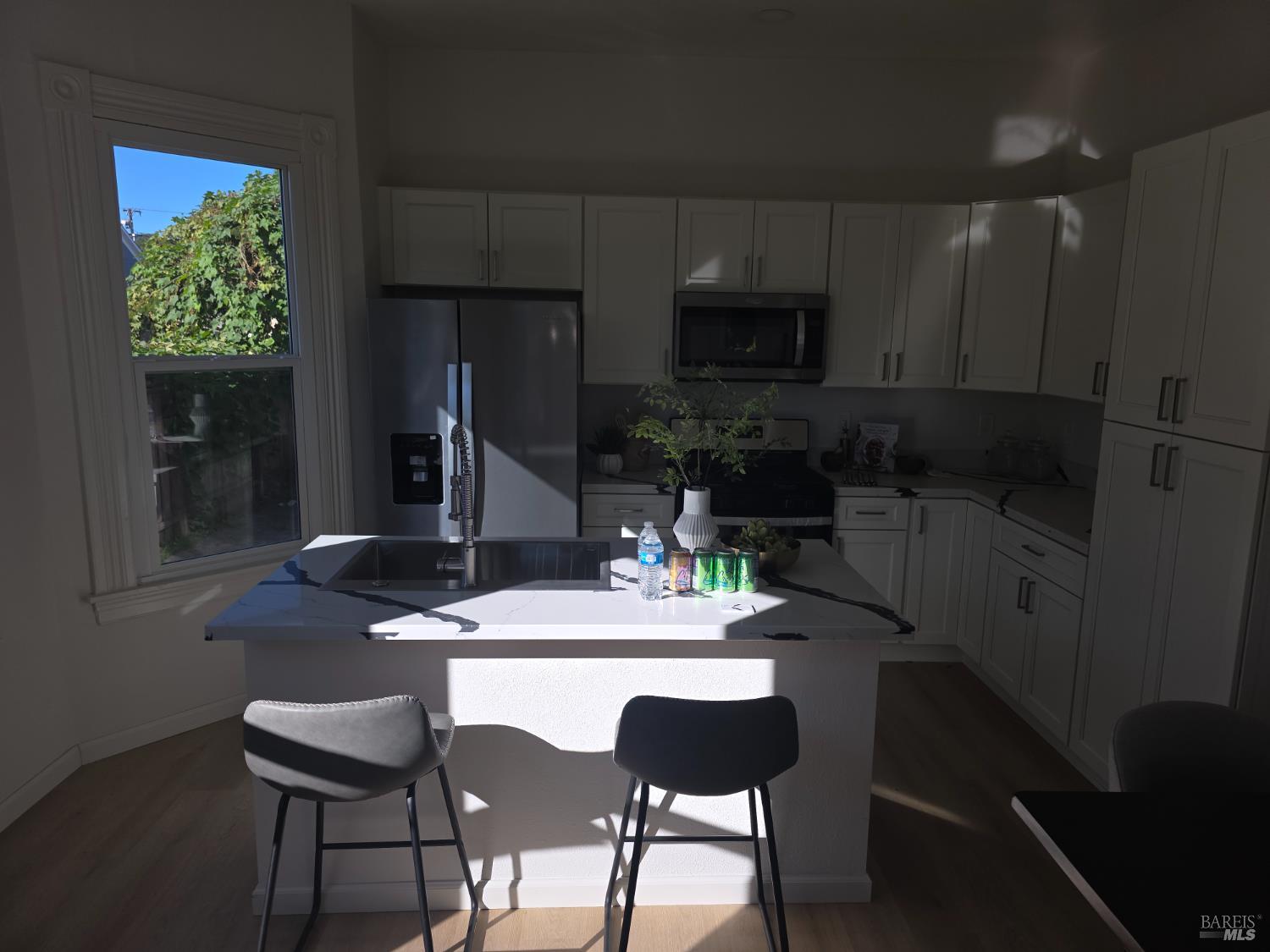 Detail Gallery Image 3 of 10 For 317 Glenn St, Vallejo,  CA 94590 - 3 Beds | 2 Baths