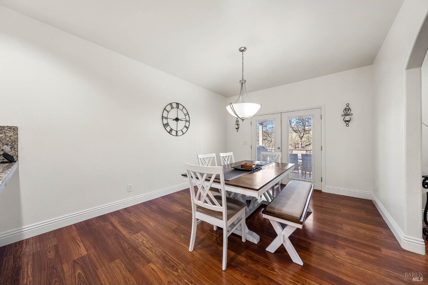 Detail Gallery Image 13 of 59 For 16189 Conestoga Rd, Hidden Valley Lake,  CA 95467 - 5 Beds | 3 Baths