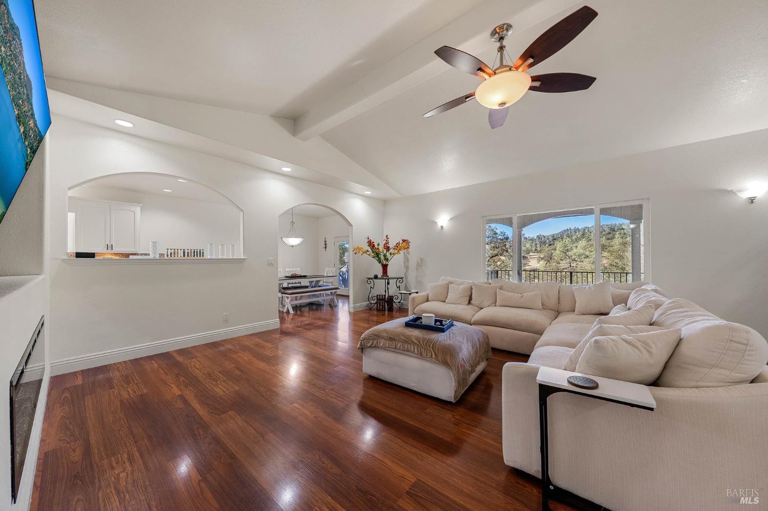 Detail Gallery Image 4 of 59 For 16189 Conestoga Rd, Hidden Valley Lake,  CA 95467 - 5 Beds | 3 Baths