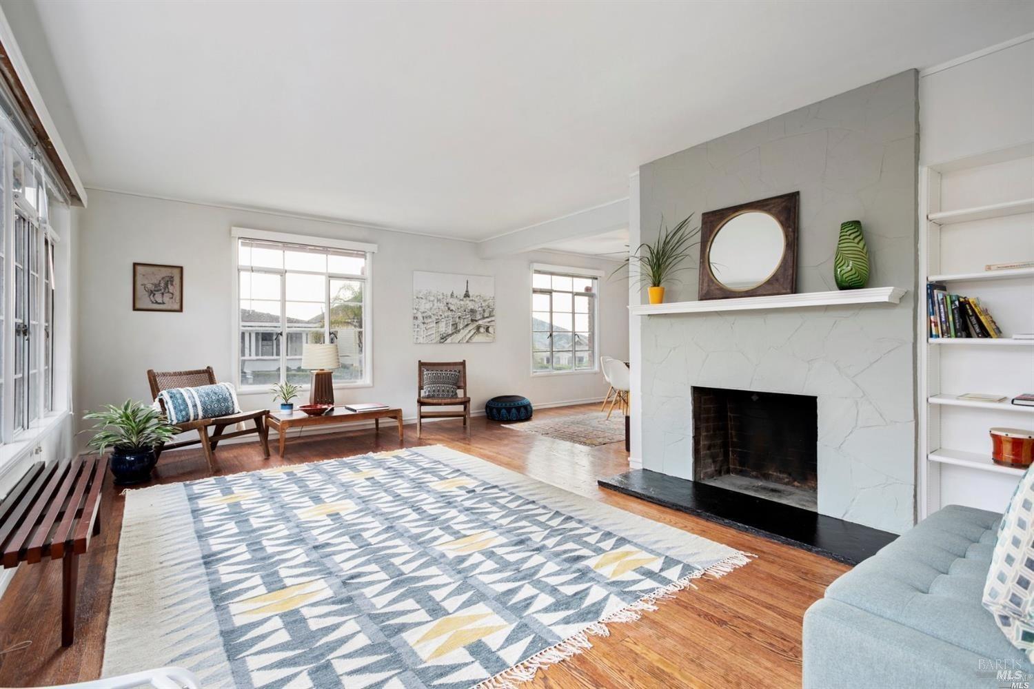 Detail Gallery Image 3 of 8 For 709 Napa St, Vallejo,  CA 94590 - 3 Beds | 1/1 Baths