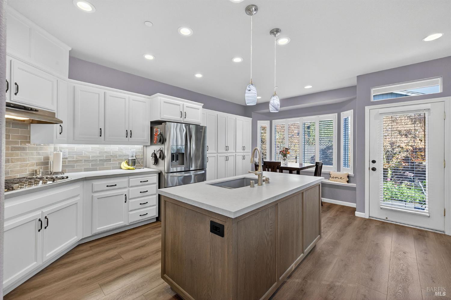 Detail Gallery Image 9 of 45 For 8050 Leno Dr, Windsor,  CA 95492 - 4 Beds | 2/1 Baths