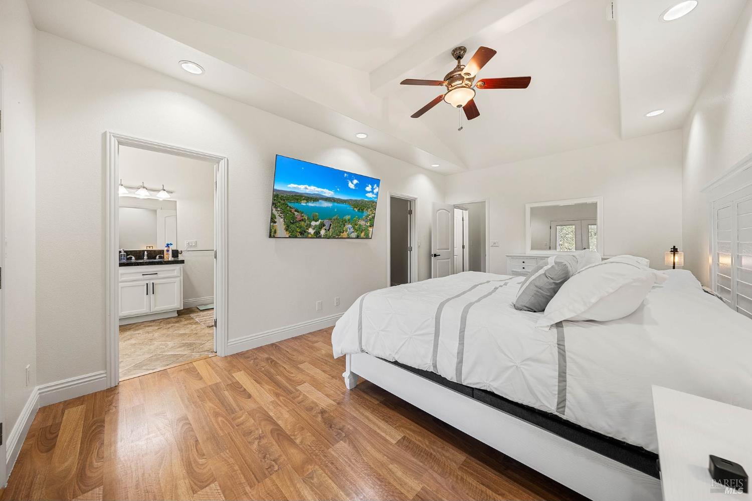 Detail Gallery Image 17 of 59 For 16189 Conestoga Rd, Hidden Valley Lake,  CA 95467 - 5 Beds | 3 Baths