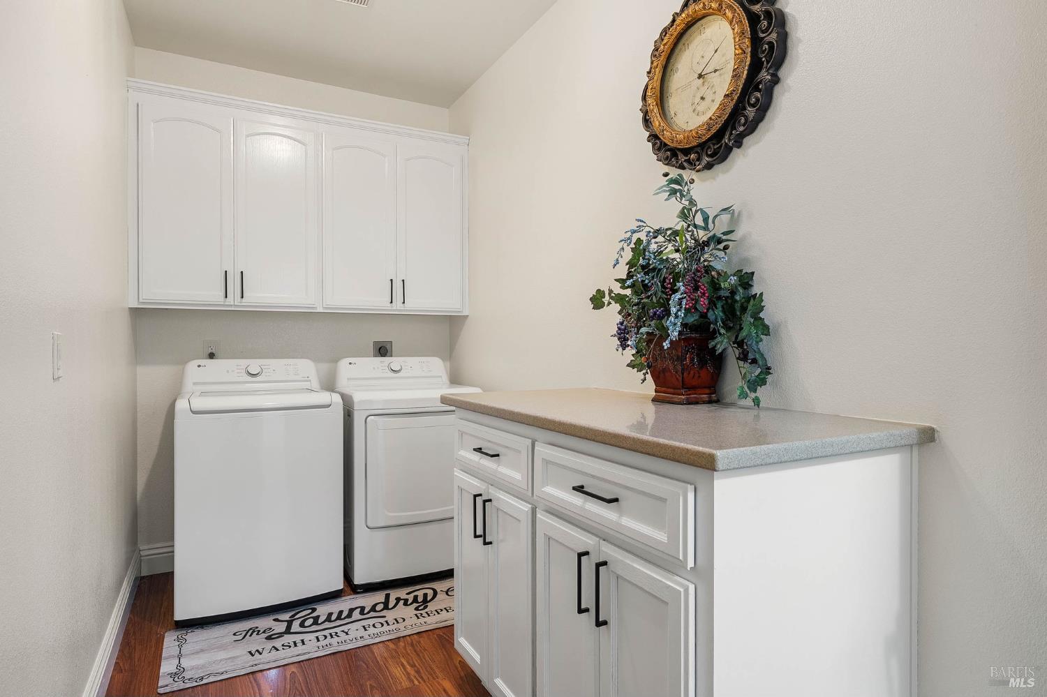 Detail Gallery Image 3 of 59 For 16189 Conestoga Rd, Hidden Valley Lake,  CA 95467 - 5 Beds | 3 Baths