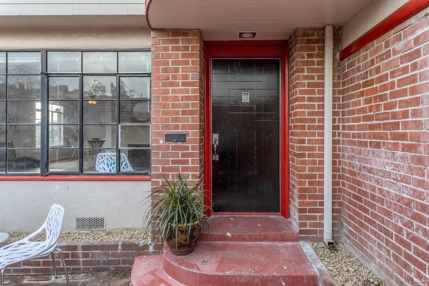 Detail Gallery Image 2 of 8 For 709 Napa St, Vallejo,  CA 94590 - 3 Beds | 1/1 Baths