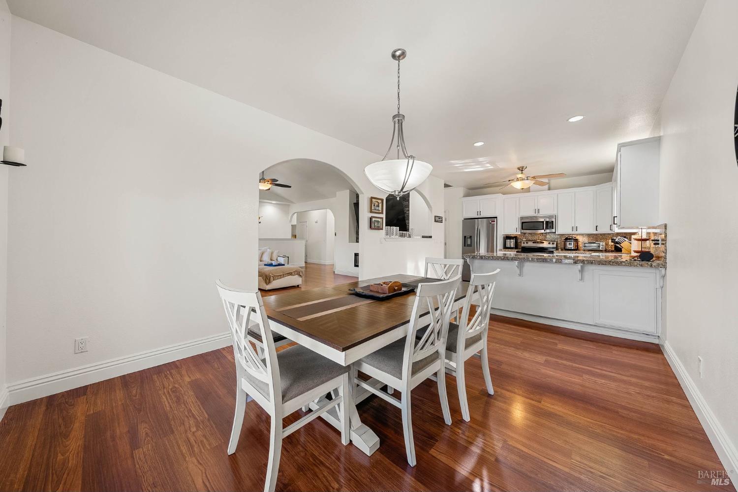 Detail Gallery Image 14 of 59 For 16189 Conestoga Rd, Hidden Valley Lake,  CA 95467 - 5 Beds | 3 Baths