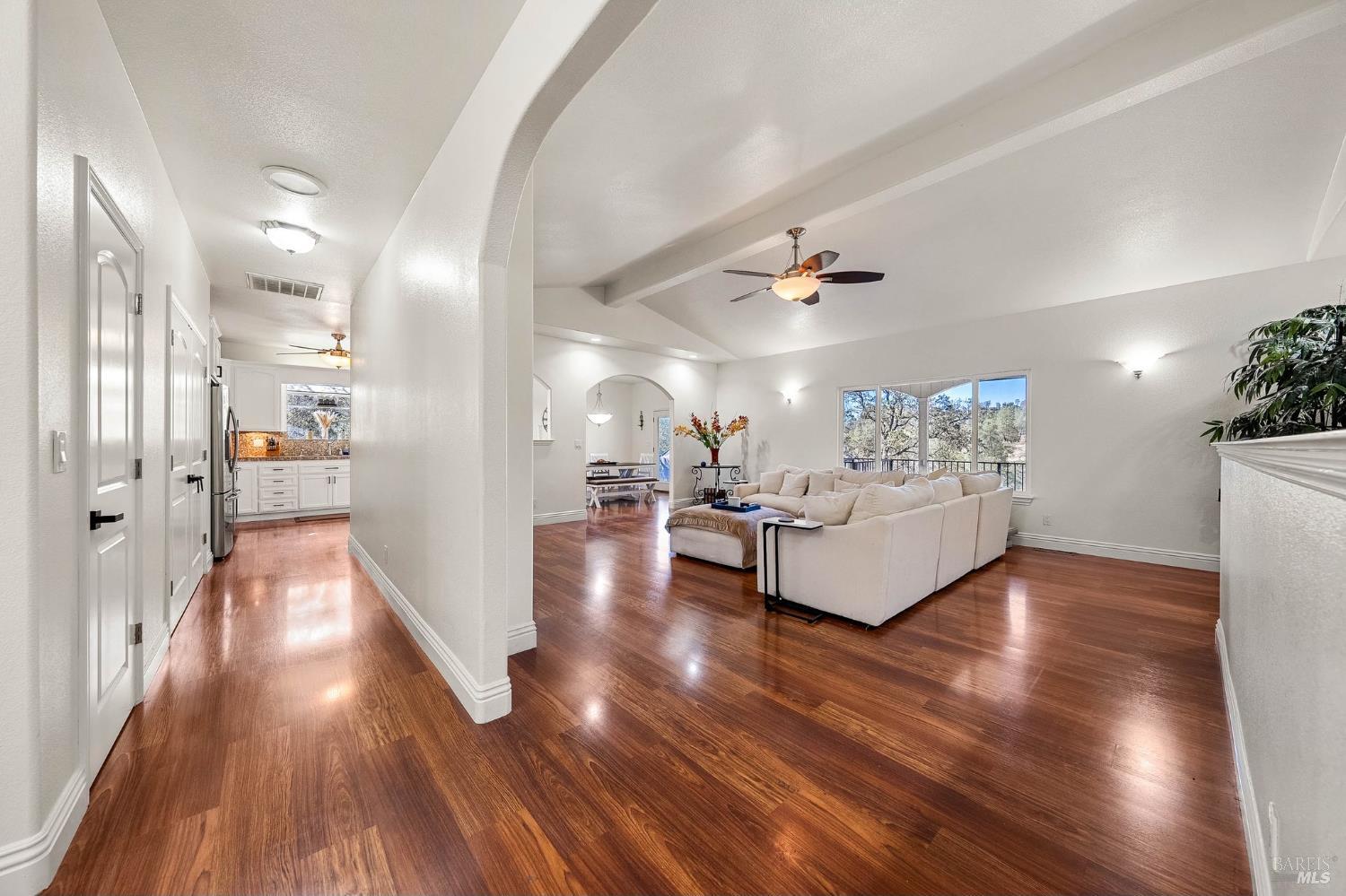 Detail Gallery Image 7 of 59 For 16189 Conestoga Rd, Hidden Valley Lake,  CA 95467 - 5 Beds | 3 Baths