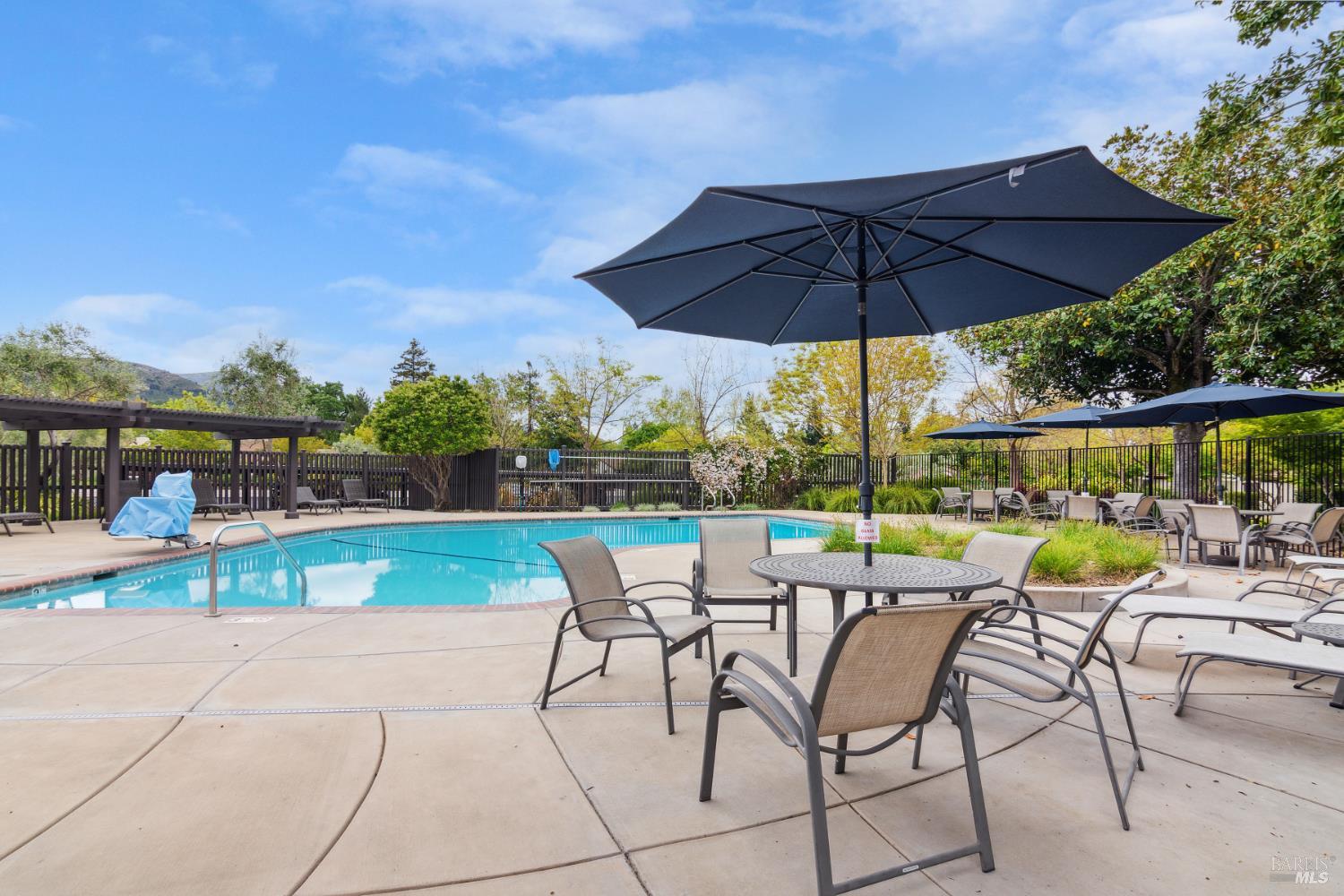 Detail Gallery Image 33 of 38 For 87 Fairways Dr, Napa,  CA 94558 - 2 Beds | 2 Baths