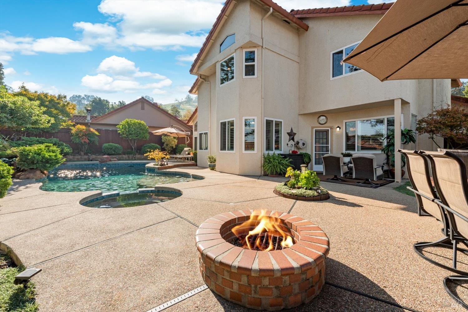 Detail Gallery Image 2 of 75 For 736 Dellwood Ct, Vacaville,  CA 95688 - 5 Beds | 3 Baths