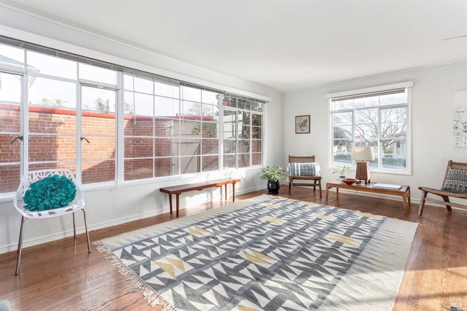 Detail Gallery Image 4 of 8 For 709 Napa St, Vallejo,  CA 94590 - 3 Beds | 1/1 Baths