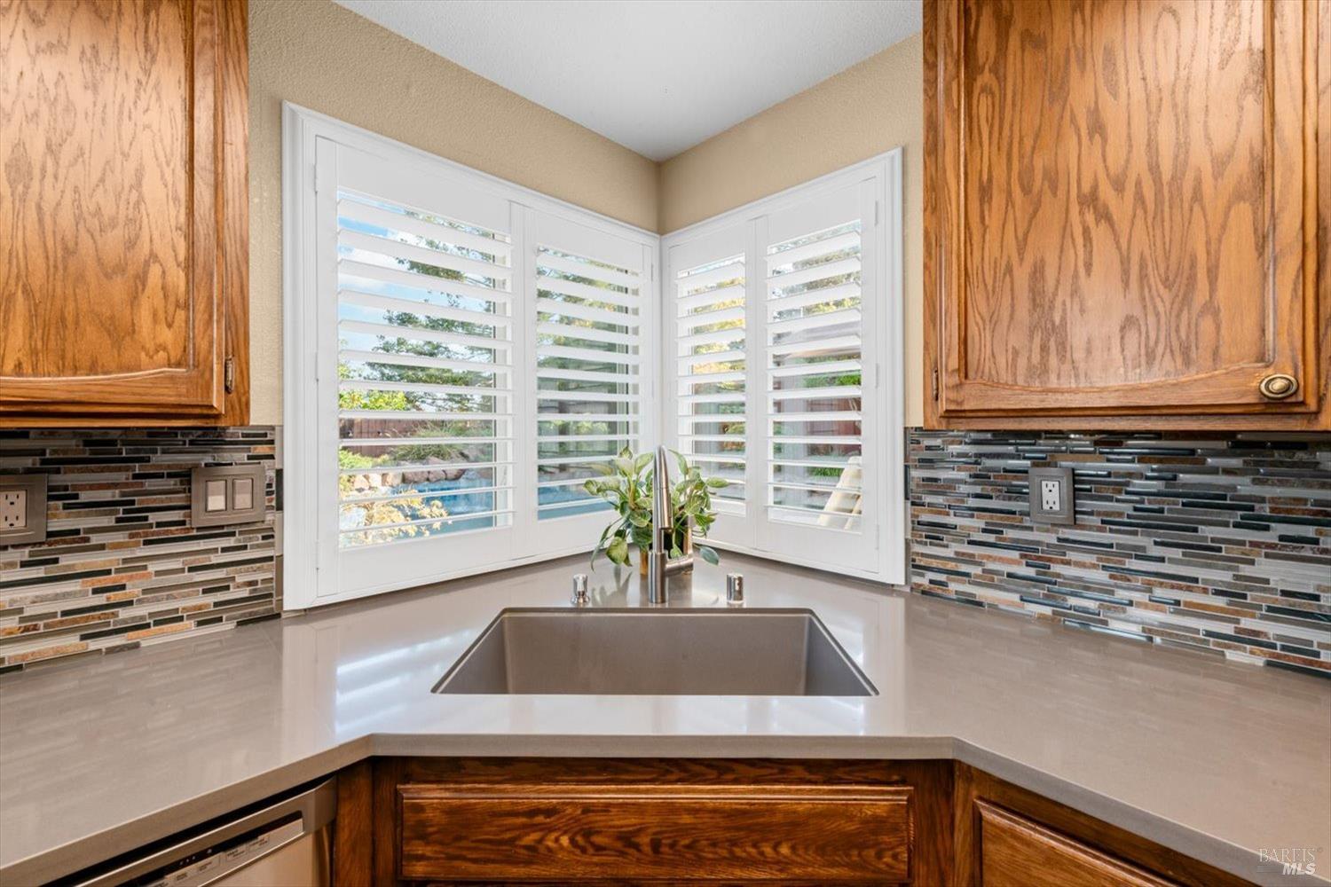 Detail Gallery Image 16 of 75 For 736 Dellwood Ct, Vacaville,  CA 95688 - 5 Beds | 3 Baths