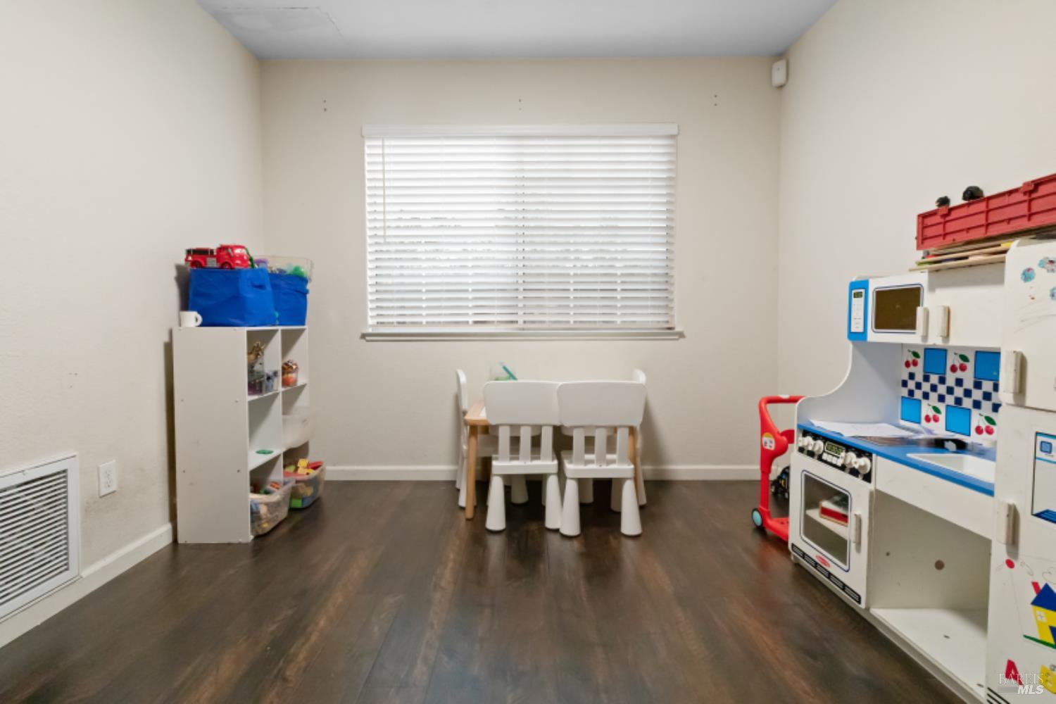 Detail Gallery Image 14 of 27 For 526 Regency Cir, Vacaville,  CA 95687 - 3 Beds | 2/1 Baths