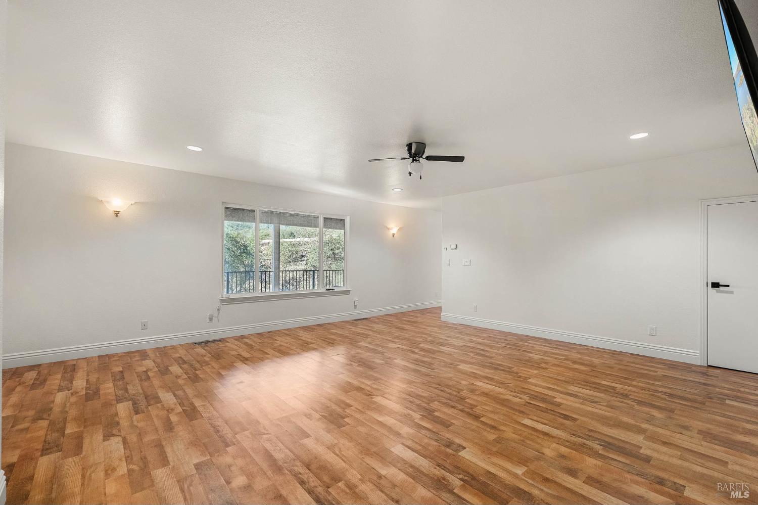 Detail Gallery Image 34 of 59 For 16189 Conestoga Rd, Hidden Valley Lake,  CA 95467 - 5 Beds | 3 Baths