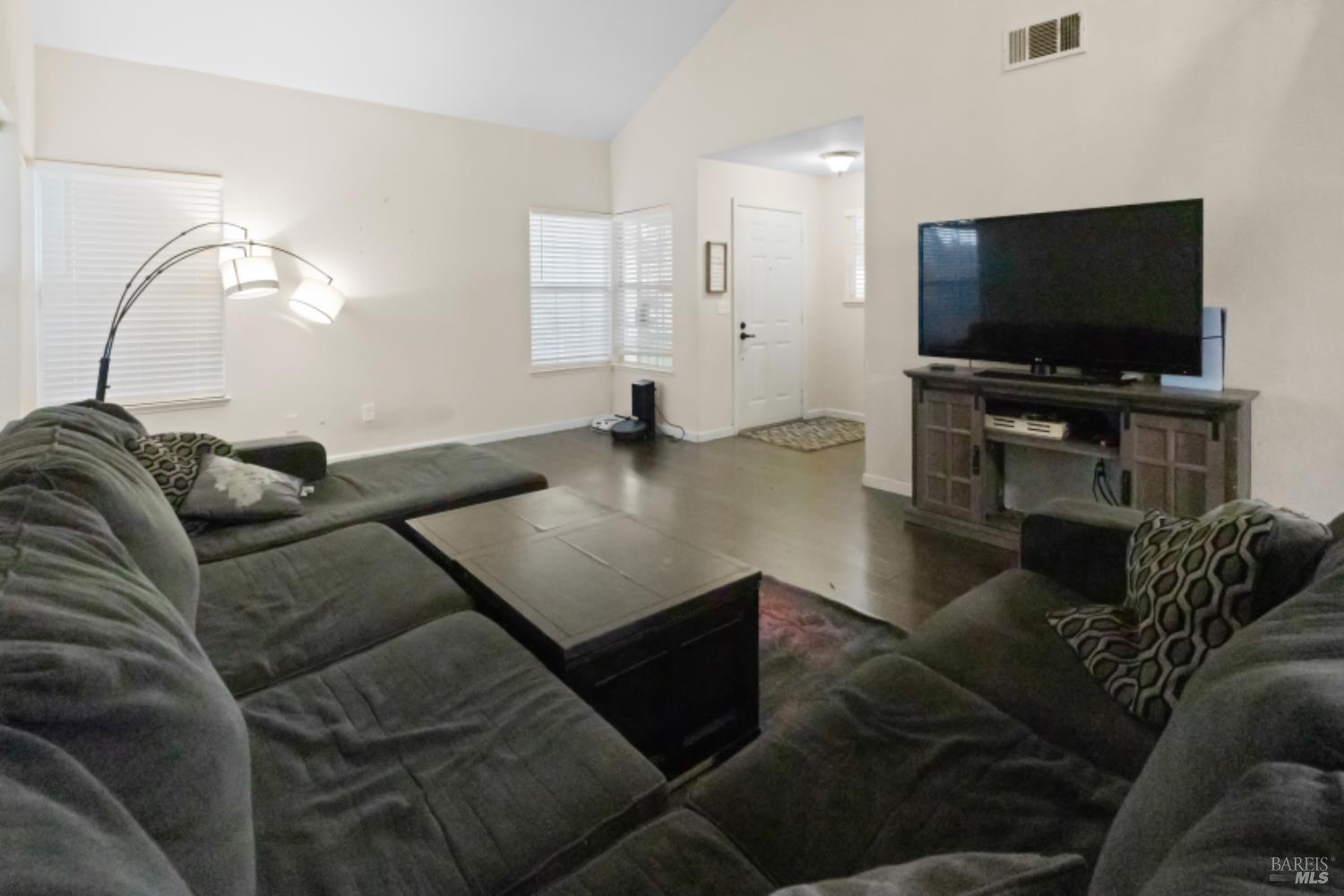 Detail Gallery Image 15 of 27 For 526 Regency Cir, Vacaville,  CA 95687 - 3 Beds | 2/1 Baths