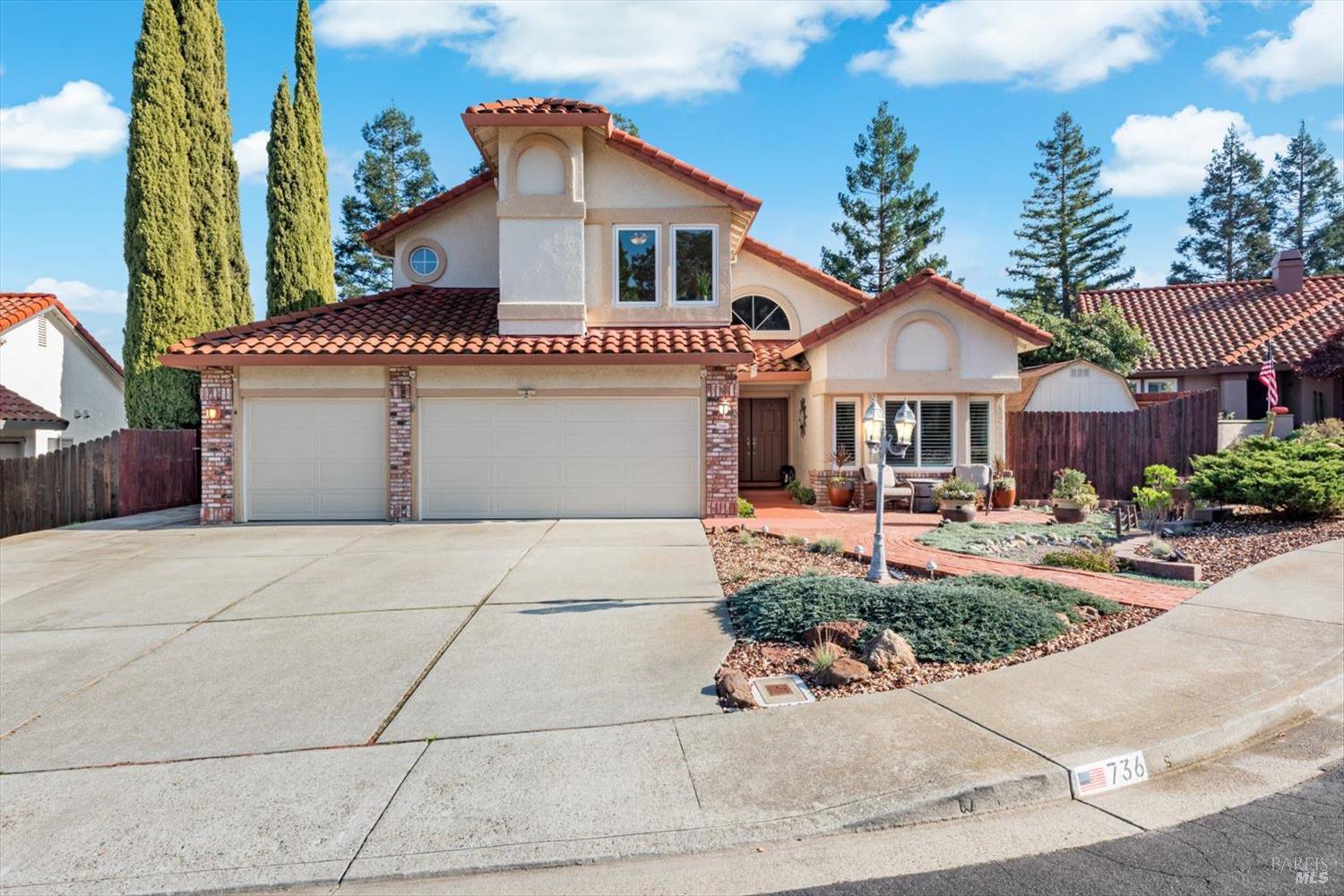 Detail Gallery Image 5 of 75 For 736 Dellwood Ct, Vacaville,  CA 95688 - 5 Beds | 3 Baths