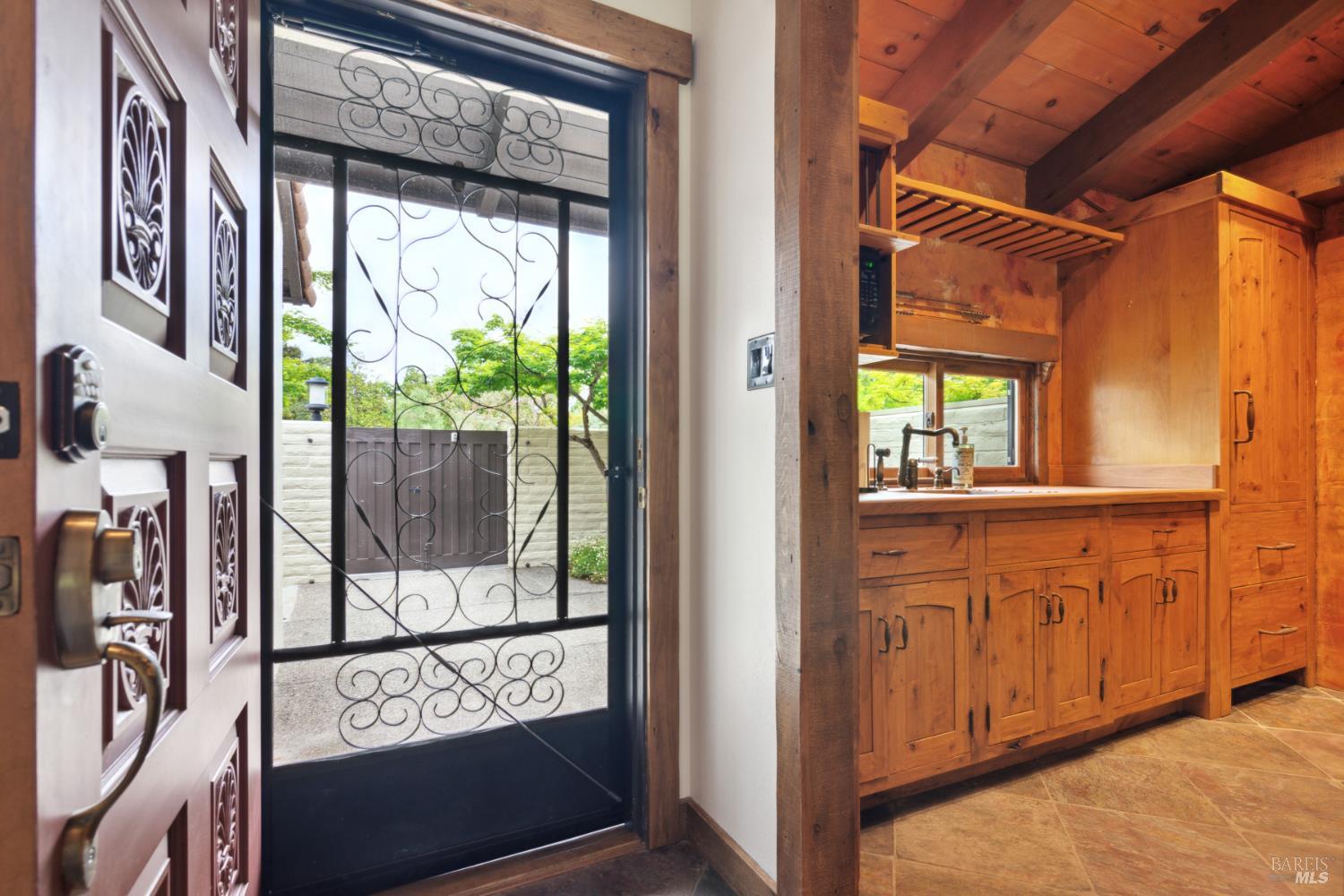 Detail Gallery Image 6 of 38 For 87 Fairways Dr, Napa,  CA 94558 - 2 Beds | 2 Baths