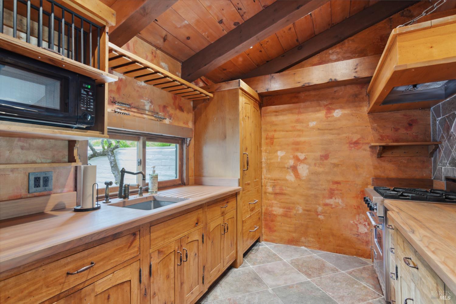 Detail Gallery Image 9 of 38 For 87 Fairways Dr, Napa,  CA 94558 - 2 Beds | 2 Baths