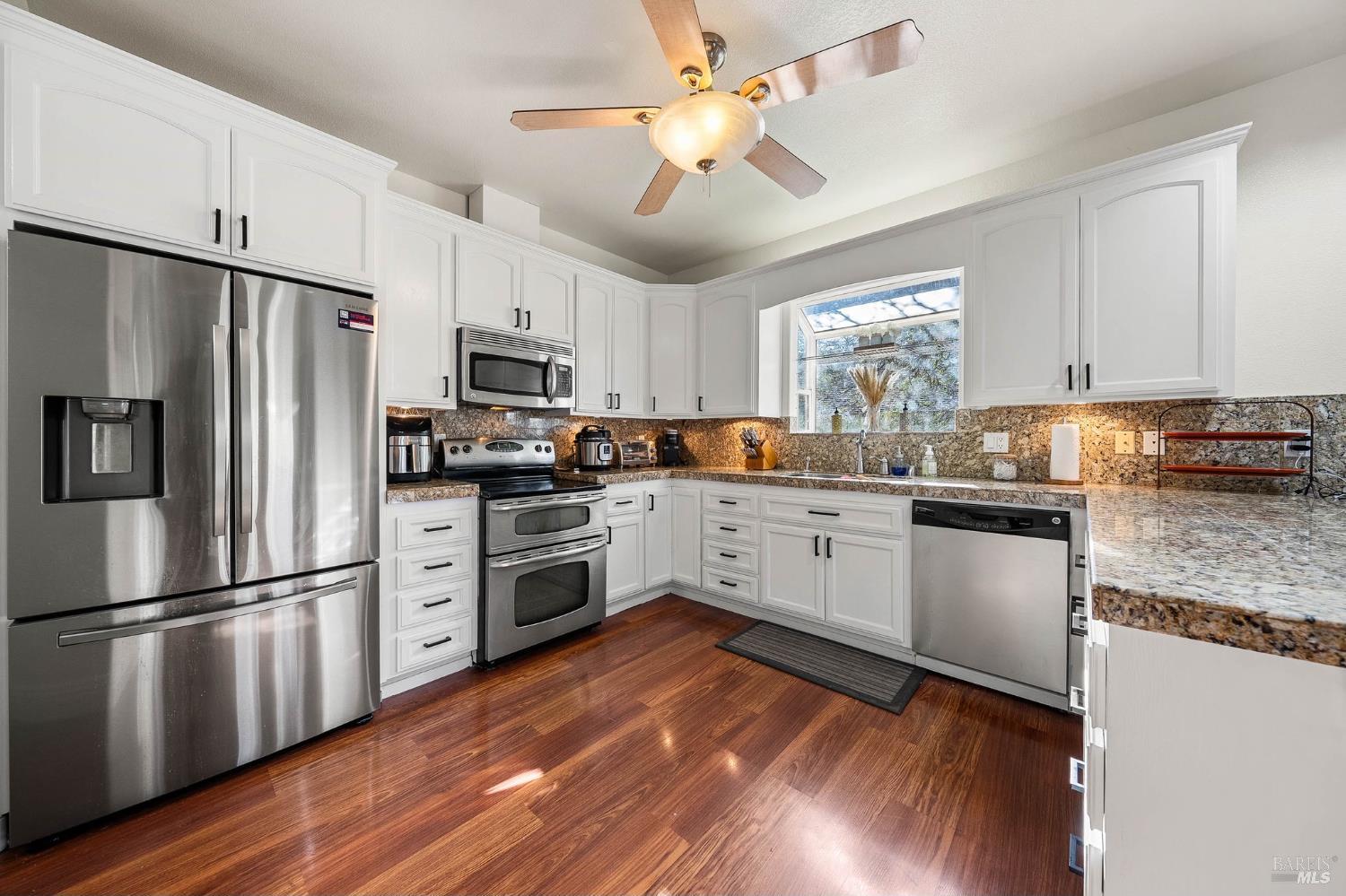 Detail Gallery Image 9 of 59 For 16189 Conestoga Rd, Hidden Valley Lake,  CA 95467 - 5 Beds | 3 Baths