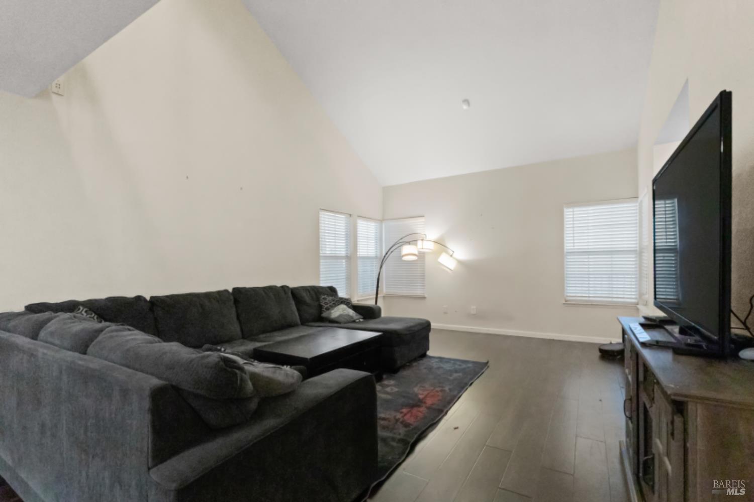 Detail Gallery Image 16 of 27 For 526 Regency Cir, Vacaville,  CA 95687 - 3 Beds | 2/1 Baths