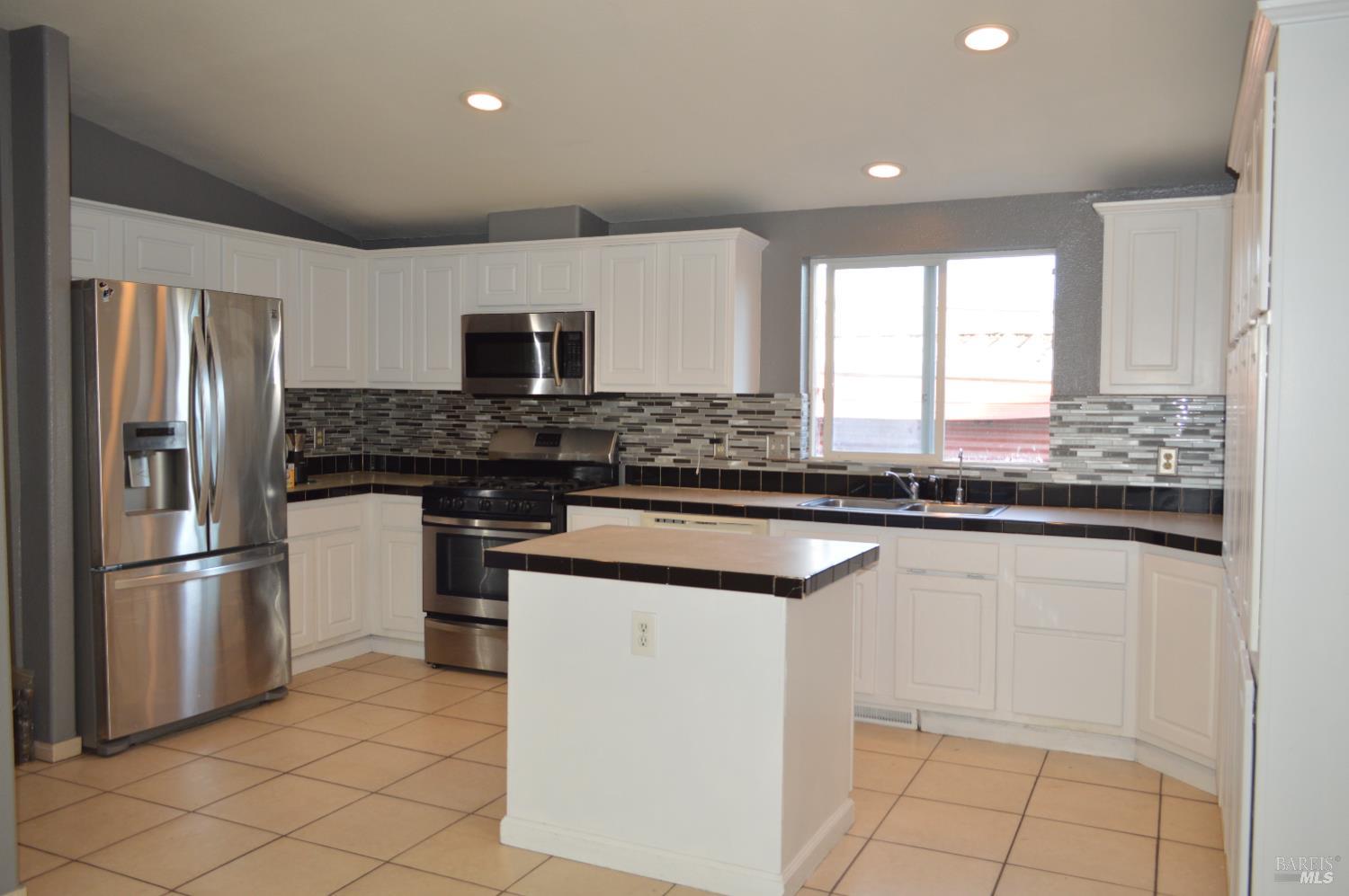 Detail Gallery Image 2 of 20 For 3900 N State St 75, Ukiah,  CA 95482 - 3 Beds | 2 Baths