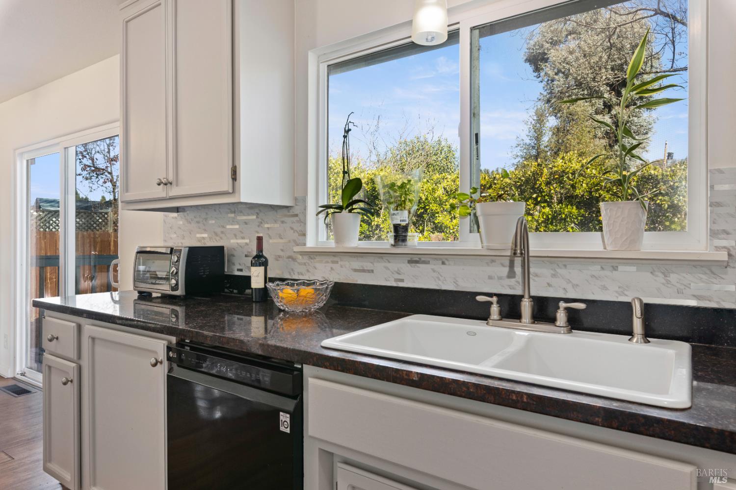 Detail Gallery Image 14 of 30 For 19894 Mountain Mdws, Hidden Valley Lake,  CA 95467 - 2 Beds | 2 Baths