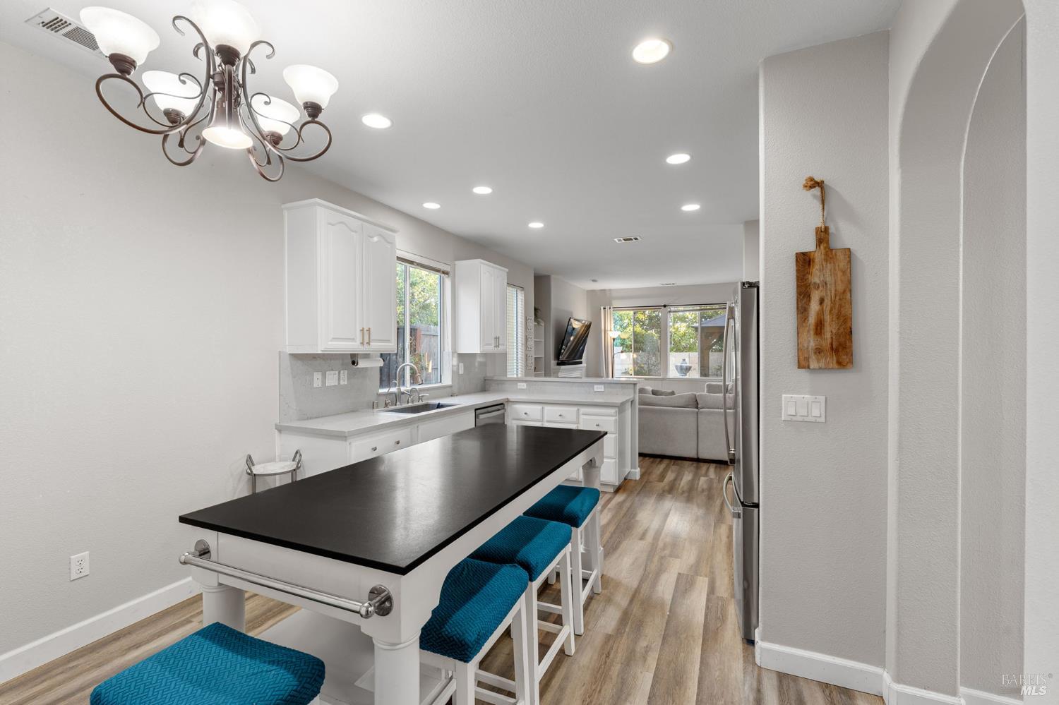 Detail Gallery Image 15 of 54 For 1049 Woodcrest Ct, Vacaville,  CA 95688 - 4 Beds | 3 Baths