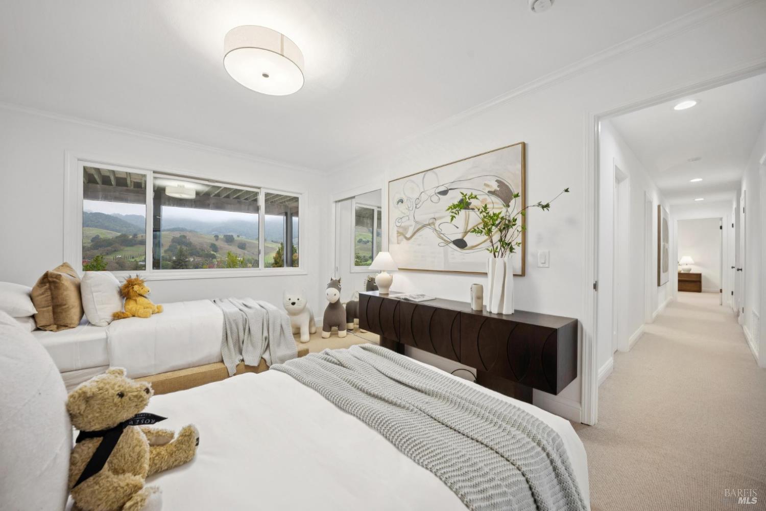 Detail Gallery Image 32 of 46 For 16 Dutch Valley Ln, San Anselmo,  CA 94960 - 4 Beds | 2 Baths