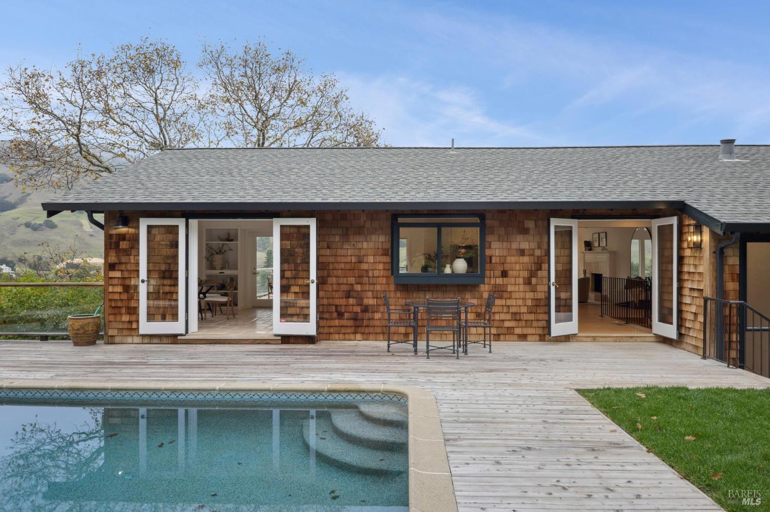 Detail Gallery Image 37 of 46 For 16 Dutch Valley Ln, San Anselmo,  CA 94960 - 4 Beds | 2 Baths