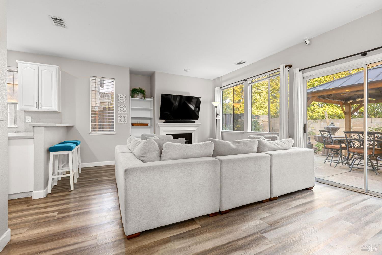 Detail Gallery Image 9 of 54 For 1049 Woodcrest Ct, Vacaville,  CA 95688 - 4 Beds | 3 Baths