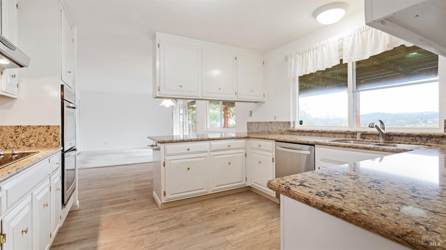 Detail Gallery Image 8 of 36 For 28 Monroe Ct, Novato,  CA 94947 - 4 Beds | 2/1 Baths