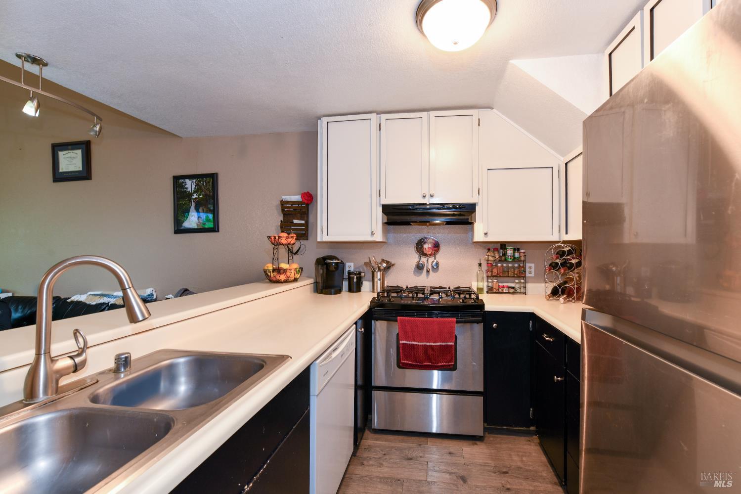 Detail Gallery Image 9 of 26 For 7755 Camino Colegio Dr, Rohnert Park,  CA 94928 - 2 Beds | 2 Baths